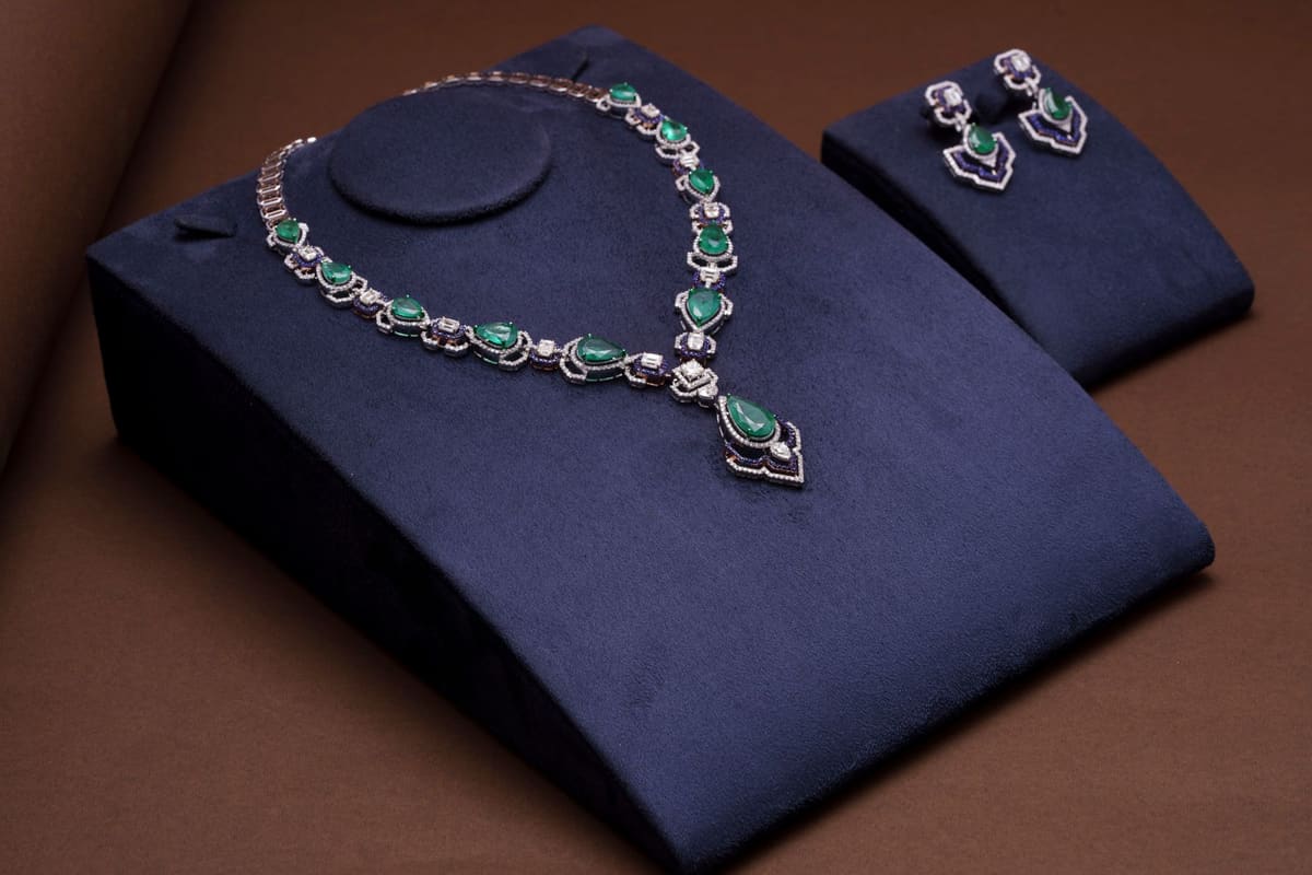 Brincos de argola, pérola shell e ear cuff